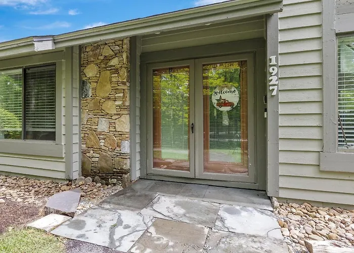 Charming Getaway L Recently Renovated L Hidden Valley L 4Br+3Bath L Hot Tub